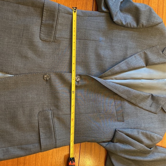 Samuelsohn blazer in superb condition in 44R. It is grey with blue undertone - Picture 4 of 16
